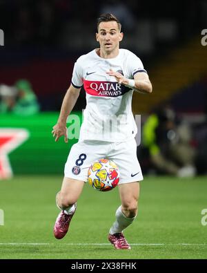 Barcelone, Espagne. 16 avril 2024. Fabian Ruiz du Paris Saint-Germain lors du match de l'UEFA Champions League, quarts de finale, deuxième manche, entre FC Barcelone et Paris Saint Germain PSG joué au stade Lluis Companys le 16 avril 2024 à Barcelone en Espagne. (Photo de Bagu Blanco/PRESSINPHOTO) crédit : AGENCE SPORTIVE PRESSINPHOTO/Alamy Live News Banque D'Images