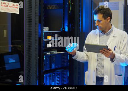 Centre de traitement des données, Département des serveurs informatiques en raks, Hôpital Donostia, Saint-Sébastien, Gipuzkoa, pays Basque, Espagne Banque D'Images