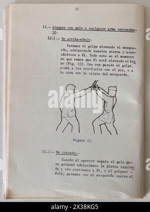 Page contenant des instructions illustrées sur le traitement d'un manuel de formation de la police de l'inspection de l'éducation de la Garde civile criminelle armée publié à Madrid en 1973 Banque D'Images