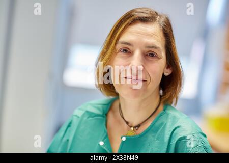 Portrait, gynécologue, ARU, unité de procréation assistée, fécondation in vitro, injection intra cytoplasmique de spermatozoïdes, Hôpital Donostia, Saint-Sébastien, Banque D'Images