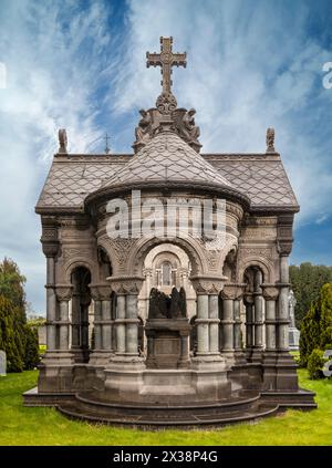 Le mausolée byzantin du cardinal Edward McCabee, dans le cimetière de Glasnevin, Dublin City, Irlande. Banque D'Images