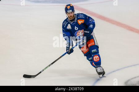 ZSC Lions Verteidiger #6 Yannick Weber während dem Einlaufen vor dem Testspiel gegen den Düsseldorfer EG. (Zürich, Schweiz, 19.08.2022) Banque D'Images