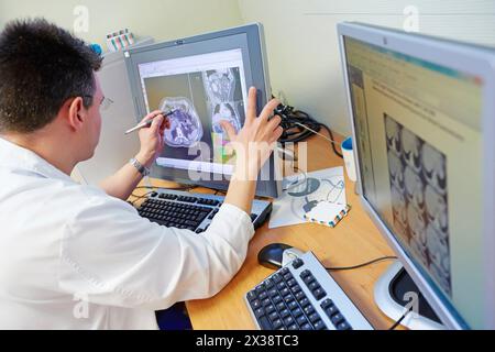 IMRT, radiothérapie avec modulation d'intensité, planification du traitement de radiothérapie 3D du cancer de l'abdomen, radiothérapie, Hôpital Donostia, Saint-Sébastien, Gipuzk Banque D'Images