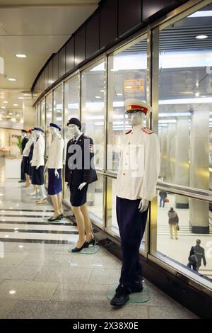 MOSCOU - 19 février 2016 : mannequins en vieil uniforme de la police soviétique dans le Musée du métro de Moscou sur l'exposition Banque D'Images