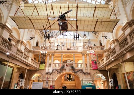 Bristol, Angleterre- 30 mars 2024 : le Bristol Museum and Art Gallery Banque D'Images