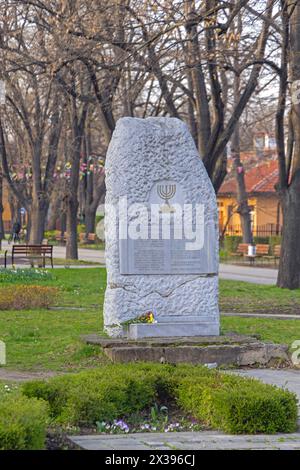 Vidin, Bulgarie - 16 mars 2024 : monument de gratitude Landmark Stone au Park Rova Spring Day. Banque D'Images