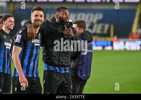 Bruges, Belgique. 24 avril 2024. Brandon Mechele (44 ans) du Club Brugge célèbre avec Igor Thiago (99 ans) du Club Brugge après le match Jupiler Pro League saison 2023 - 2024 jour 5 dans le Play-off des Champions entre le Club Brugge KV et le KRC Genk le 24 avril 2024 à Brugge, Belgique. (Photo de David Catry/Isosport) crédit : Sportpix/Alamy Live News Banque D'Images