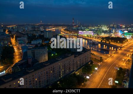 Pont de Bogdan Khmelnitsky et pont Borodinsky à Moscou, Russie la nuit Banque D'Images