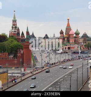 Tour Spassky du Kremlin, cathédrale Saint-Basile, Big Moskvoretsky Bridge à Moscou Banque D'Images