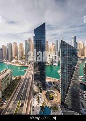 DUBAÏ, Émirats arabes Unis - 13 janvier 2017 : Silverene Tower RMJM, Marina canal, conçu par RMJM, ce complexe offre 35 étages dans la Tour A et 26 étages dans la Tour B. Banque D'Images