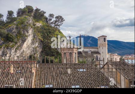 Vue d'ensemble d'Estella depuis Saint Michael Church Staircase, Lizarra, Navarre, Espagne Banque D'Images