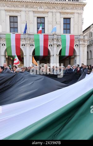 Brescia, Italie. 25 avril 2024. Foto Nelson Hasanpapaj /LaPresse 25 Aprile 2024 Brescia, Italia Cronaca Brescia, Festa della Liberazione, 25 aprile crédit : LaPresse/Alamy Live News Banque D'Images