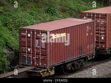 Conteneur d'expédition Touax sur un train freightliner, Royaume-Uni Banque D'Images