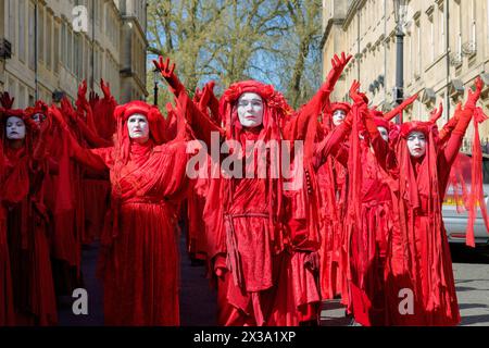 Les membres de la Brigade rebelle rouge prennent part à une procession «funérailles pour la nature» à Bath, au Royaume-Uni, c'était la plus grande Assemblée mondiale de la Brigade rebelle rouge Banque D'Images