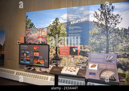 Flagstaff, Arizona. ÉTATS-UNIS 3/20/2024. Monument national du volcan Sunset Crater. Ce cône de cendre de 1 120 pieds de haut est entré en éruption autour de AD 1085 laissant de la lave Banque D'Images