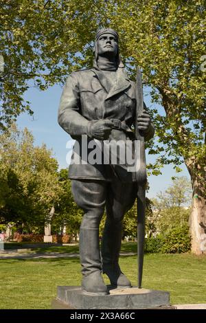 Bulgare Aviators mémorial statue de soldat aviateur dans le parc de la ville à Sofia Bulgarie, Europe de l'est, Balkans, UE Banque D'Images