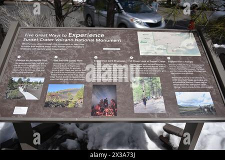 Flagstaff, Arizona. ÉTATS-UNIS 3/20/2024. Monument national du volcan Sunset Crater. Ce cône de cendre de 1 120 pieds de haut est entré en éruption autour de AD 1085 laissant de la lave Banque D'Images