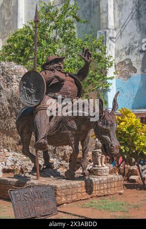 Une sculpture comique en métal rouillé de Sancho Panza dans une aire de repos sur la rue Obisbo dans la vieille ville, la Havane, Cuba. Banque D'Images