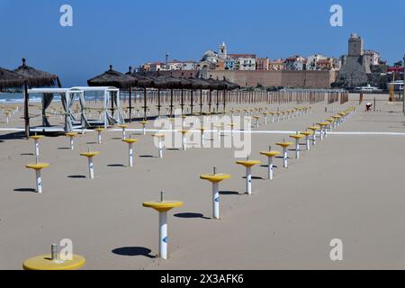 Termoli - Scorcio del borgo dalla spiaggia del Lido la Lampara Banque D'Images