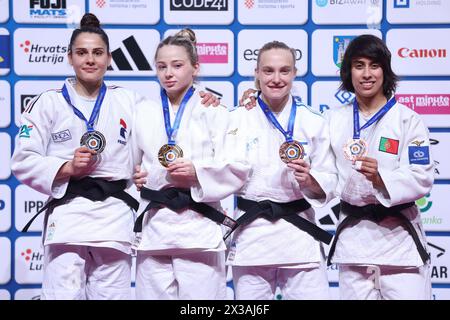 Zagreb, Croatie. 25 avril 2024. Remise de médailles lors du Championnat d'Europe senior de judo. Jusqu'à 48 kilos, femmes, à Zagreb, Croatie, le 25 avril, 2024. photo : Sanjin Strukic/PIXSELL crédit : Pixsell/Alamy Live News Banque D'Images