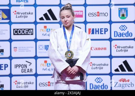 Zagreb, Croatie. 25 avril 2024. Remise de médailles lors du Championnat d'Europe senior de judo. Jusqu'à 48 kilos, femmes, à Zagreb, Croatie, le 25 avril, 2024. photo : Sanjin Strukic/PIXSELL crédit : Pixsell/Alamy Live News Banque D'Images