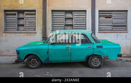 Vieilles voitures classiques dans les rues de la vieille Havane Cuba Banque D'Images