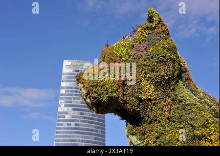Œuvre d'art géante en plein air de Jeff Koons au Musée Guggenheim Bilbao en Espagne, Europe Banque D'Images