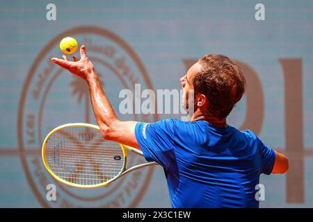 UserA, Espagne. 25 avril 2024. Richard Gasquet, de France, joue contre Lorenzo Sonego, d'Italie (non représenté sur la photo) le quatrième jour du tournoi Mutua Madrid Open 2024 à la Caja Magica. (Sonego a gagné 2-0 ) crédit : SOPA images Limited/Alamy Live News Banque D'Images