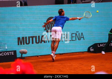 UserA, Espagne. 25 avril 2024. Richard Gasquet, de France, joue contre Lorenzo Sonego, d'Italie (non représenté sur la photo) le quatrième jour du tournoi Mutua Madrid Open 2024 à la Caja Magica. (Sonego a gagné 2-0 ) crédit : SOPA images Limited/Alamy Live News Banque D'Images