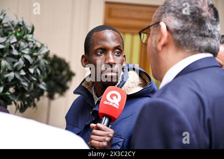 Paris, France. 25 avril 2024. Journaliste français pour l'émission de télévision quotidien de TMC Abda Sall lors d'une conférence de presse pour présenter les plans de sécurité pour la cérémonie d'ouverture des Jeux Olympiques à la Préfecture de police à Paris, France, le 25 avril 2024. Photo de Victor Joly/ABACAPRESS.COM crédit : Abaca Press/Alamy Live News Banque D'Images