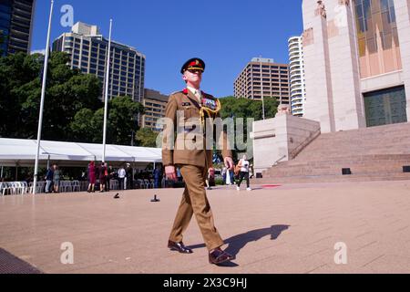 Sydney, Australie. 25 avril 2024. Le brigadier Nigel Best arrive avant le service de commémoration de l'ANZAC au mémorial de l'ANZAC, Hyde Park South, le 25 avril 2024 à Sydney, Australie crédit : IOIO IMAGES/Alamy Live News Banque D'Images