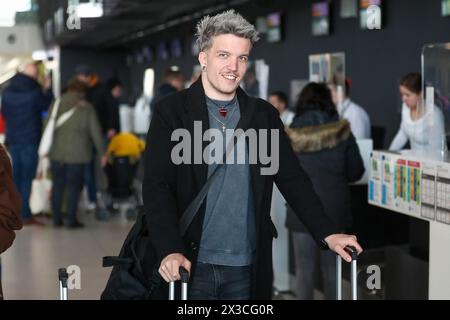 Zagreb, Croatie. 26 avril 2024. Marko PUSIC connu sous un nom de scène Baby Lasagna est vu à l'aéroport Franjo Tudjman, à Zagreb, Croatie, le 26 avril 2024. Bébé Lasagne voyage à Malmo pour le concours Eurovision de la chanson. Photo : Matija Habljak/PIXSELL crédit : Pixsell/Alamy Live News Banque D'Images