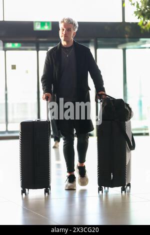 Zagreb, Croatie. 26 avril 2024. Marko PUSIC connu sous un nom de scène Baby Lasagna est vu à l'aéroport Franjo Tudjman, à Zagreb, Croatie, le 26 avril 2024. Bébé Lasagne voyage à Malmo pour le concours Eurovision de la chanson. Photo : Matija Habljak/PIXSELL crédit : Pixsell/Alamy Live News Banque D'Images