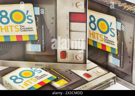80s Hits The Complete Collection CD vintage style art étuis en papier couvertures Banque D'Images