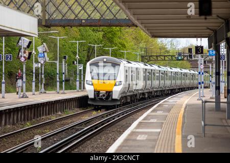 Thameslink est une ligne principale sur le réseau ferroviaire britannique, allant de Bedford, Luton, St Albans City, Peterborough, Welwyn Garden City, London Blackfriars et Cambridge via le centre de Londres jusqu'à Sutton, Orpington, Sevenoaks, Rainham, Horsham, Three Bridges, Brighton et East Grinstead. Banque D'Images