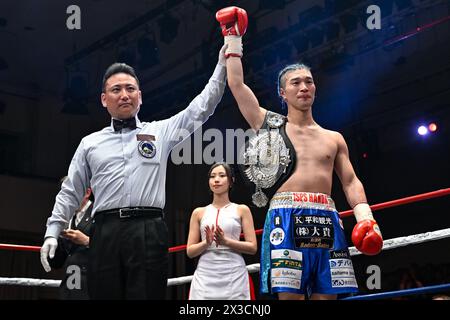 Tokyo, Japon. 25 avril 2024. Suzumi Takayama remporte le titre de champion des poids mouches au Korakuen Hall à Tokyo, au Japon, le 25 avril 2024. Crédit : Hiroaki Finito Yamaguchi/AFLO/Alamy Live News Banque D'Images