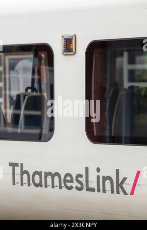 Thameslink est une ligne principale sur le réseau ferroviaire britannique, allant de Bedford, Luton, St Albans City, Peterborough, Welwyn Garden City, London Blackfriars et Cambridge via le centre de Londres jusqu'à Sutton, Orpington, Sevenoaks, Rainham, Horsham, Three Bridges, Brighton et East Grinstead. Banque D'Images