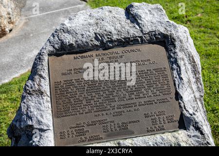 Le navire amiral HMS Sirius de la première flotte, plaque and 1989 bas relief célèbre les 200 ans de la colonisation européenne à Mosman, Sydney, Australie Banque D'Images
