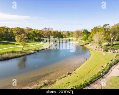 vue aérienne du parc beckenham place a un grand lac de baignade en eau libre près de beckenham londres Banque D'Images