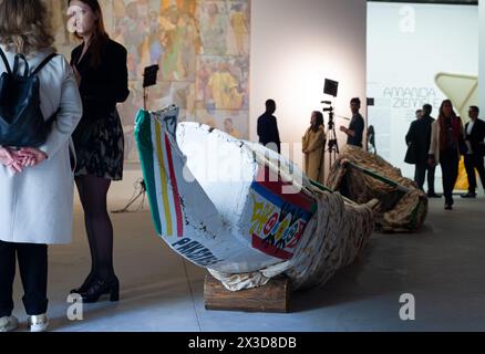 Venise, Italie - 18 avril 2024 : L'installation intitulée Bokk - Bounds par Alioune Diagne pour le Pavillon du Sénégal à l'Arsenale lors du 60e Inter Banque D'Images