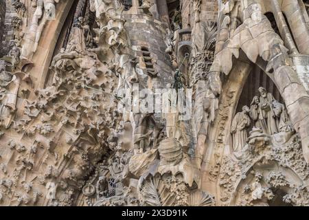 Christi-Geburts-Fassade, Sagrada Familia, Basilica von Antoni Gaudi, Barcelona, Katalonien, Spanien Banque D'Images