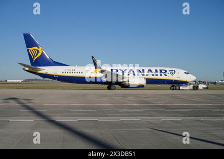 Flugzeug Ryanair, Rollfeld, Flughafen Ber, Berlin-Brandenburg, Deutschland Banque D'Images