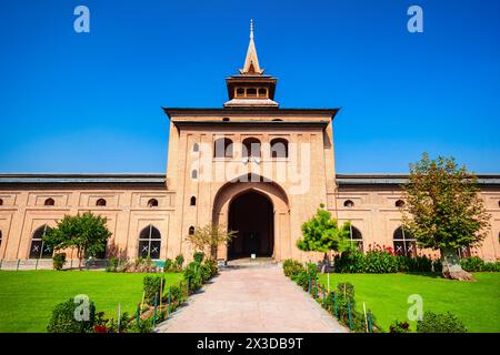 Jamia Masjid ou Jama Masjid est une mosquée située dans la ville de Srinagar, dans l'État du Jammu-et-Cachemire en Inde Banque D'Images