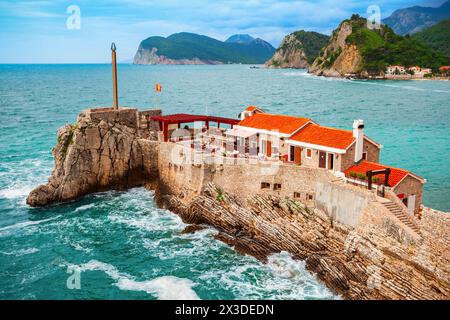 Le château de Kastio est une forteresse vénitienne à Petrovac, une ville côtière du Monténégro Banque D'Images