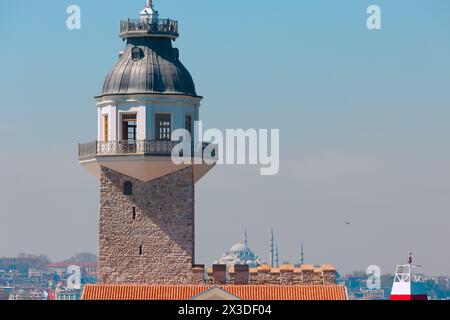 Tour de la jeune fille et mosquée Suleymaniye. Visitez Istanbul photo de fond. Banque D'Images