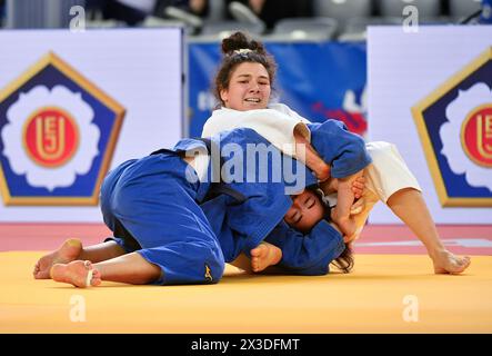 Zagreb, Croatie. 26 avril 2024. La belge Gabriella Willems photographiée lors d'un match de poule d contre Madina Taimazova d'AIN dans la catégorie féminine -70kg lors des Championnats d'Europe de judo à Zagreb, Croatie le vendredi 26 avril 2024. Le tournoi se déroule du 25 au 27 avril. BELGA PHOTO NIKOLA KRISTC crédit : Belga News Agency/Alamy Live News Banque D'Images