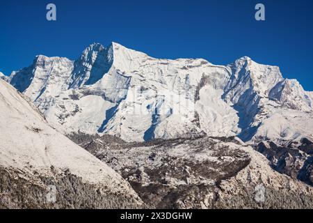 Kongde RI montagne paysage de Namche Bazar dans la région de l'Everest ou Khumbu dans l'Himalaya au Népal Banque D'Images