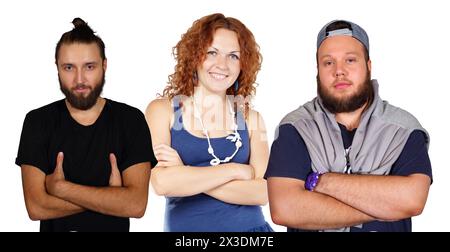 Collage avec beau gros homme barbu, jolie fille et homme en T-shirt noir avec des poses de barbe avec les bras croisés isolés sur blanc Banque D'Images