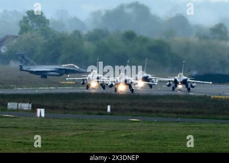 Velika Gorica, 250424 ans. Aéroport international Dr Franjo Tudjman, Pleso. Arrivée cérémonielle du premier groupe d'avions de chasse polyvalents Rafale en Croatie. Photo : Goran Mehkek / CROPIX Copyright : xxGoranxMehkekx/xCROPIXx gm rafale65-250424 Banque D'Images