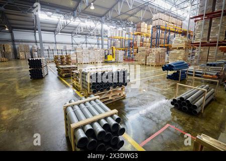 MOSCOU, RUSSIE - Mar 01, 2017 : entrepôt de production finie à l'usine Sinikon. La société commune russo-italienne Sinikon produisant des tuyaux en plastique Banque D'Images